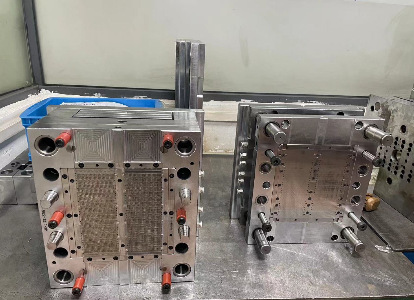Precision LED formy Standards: XP Mold's 5 klíčových řešení
